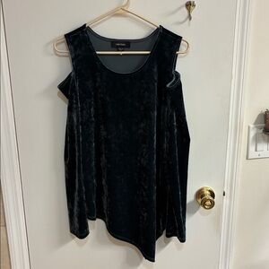NWT Karen Kane Green Velvet Cold Shoulder Top in Sz M